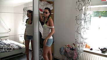 3 fantastiska mogna kåta kvinnor yogakaniner petar varandras rumpa