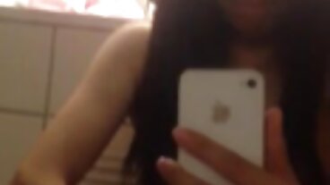 MommysGirl: Förvirrad styvmor mogen damer Ryan Keely har lesbisk sex med Maya Woulfe på PorrHD