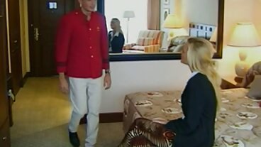 Skylar Vox tappar mogna kvinnor nakna alla brösts moder