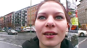 Tiny Blonde Teen Kiara drömmer kåta gamla damer alltid STORT!