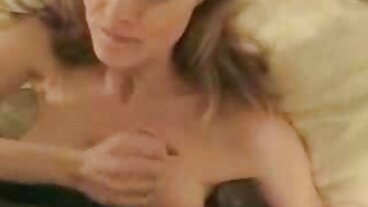 Lifeselector: Sexigt hembesök av mogen dam din slampiga skolflicka Isabella De Laa på PorrHD