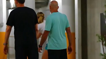 Blond Doll sprängs till Smithereens av kåta äldre kvinnor BBC
