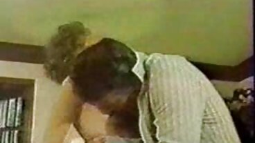 Naughty America: sexiga mogna kvinnor Busty blonda sötnos Skylar Vox blir knullad i klassen av sin professor på PornHD