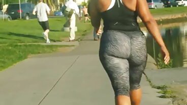 Blond bystig MILF hittade en pojkleksak att äldre damer nakna leka med