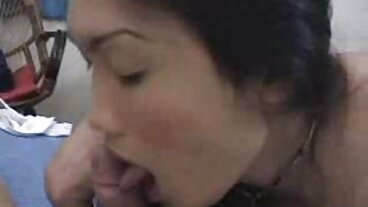 BANGBROS: onanerande äldre kvinnor Too Long To Fit In Lilly Hall's Ass på PorrHD
