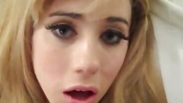 NAUGHTYAMERICA Skylar Vox mogna nakna damer vill ha sin väns pappa kuk i hennes tajta fitta