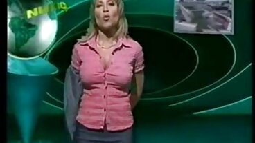 Blond nakna äldre damer bystig MILF hittade en pojkleksak att leka med